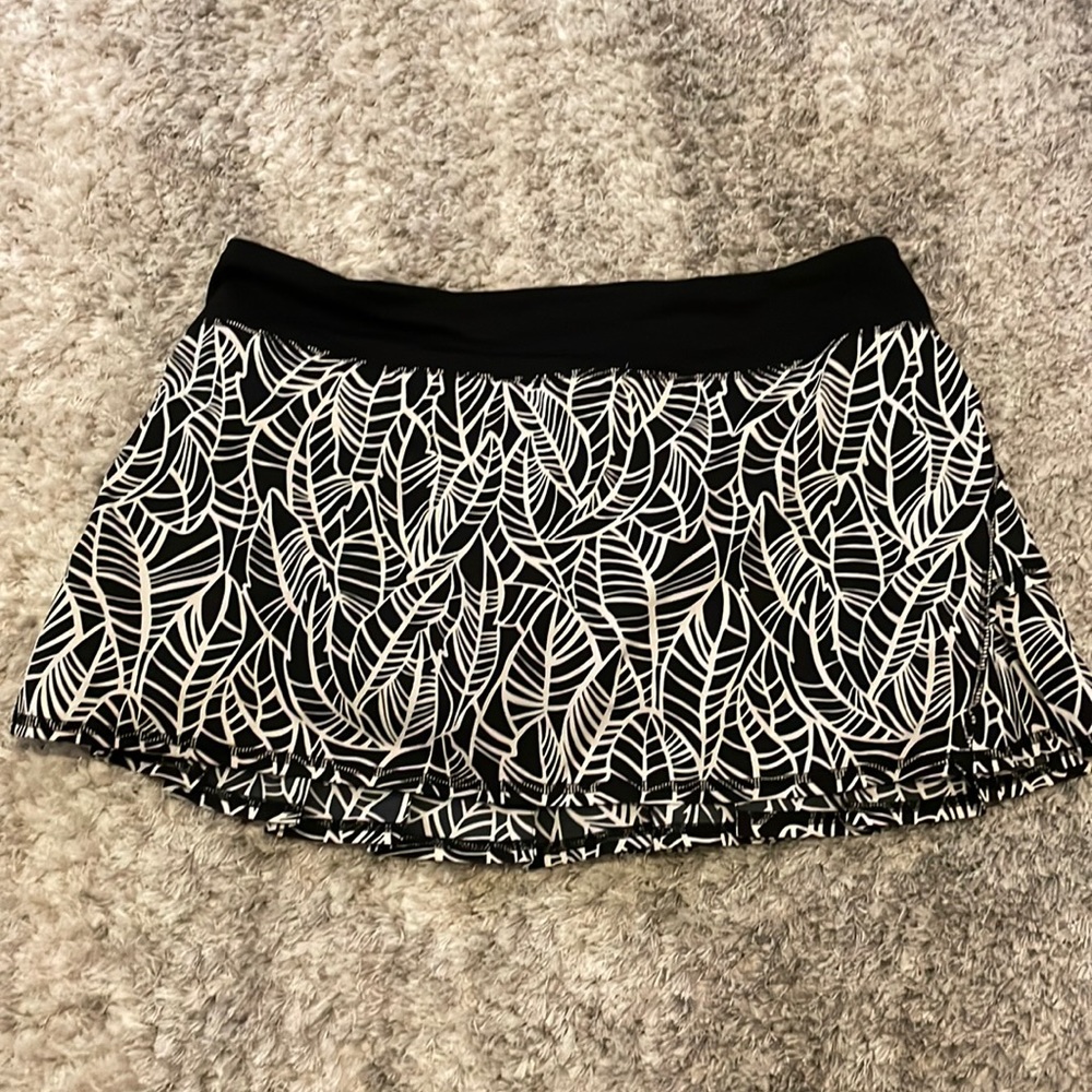 Pacesetter Skirt Size 10 Regular
Pretty Palm Black Angel Wing